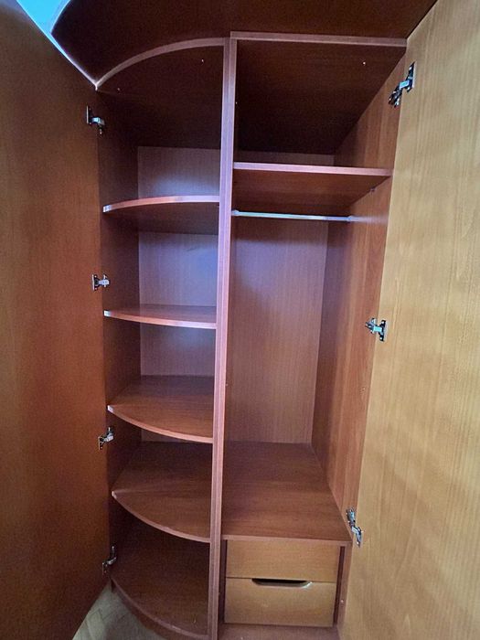 Ъглов гардероб + скрин (естествен фурнир)