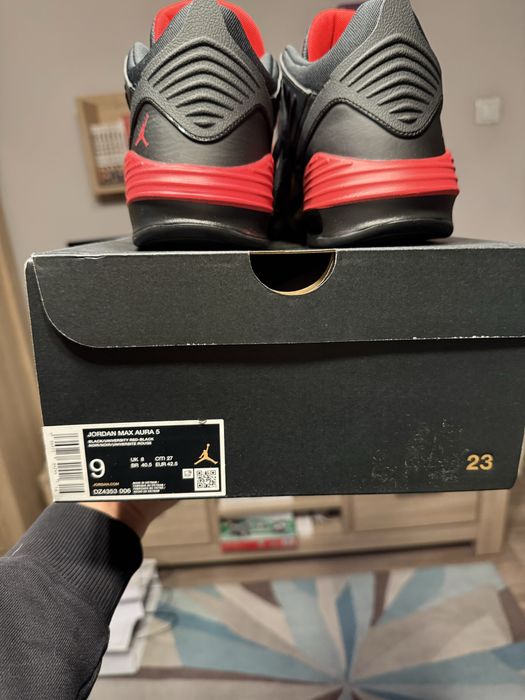 Ghete jordan max aura 5