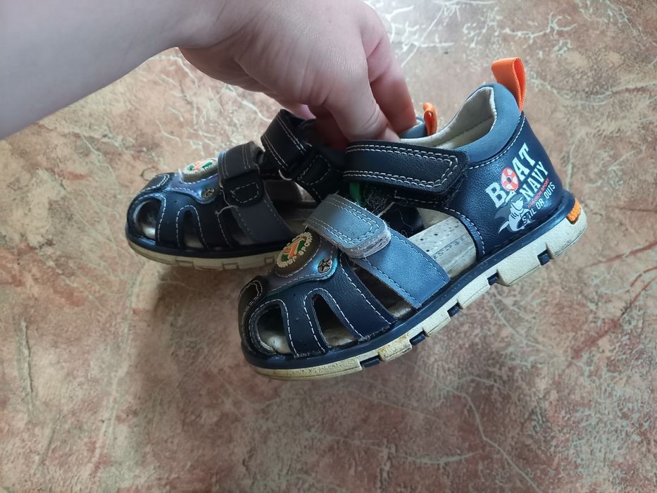Продам сандали на мальчика