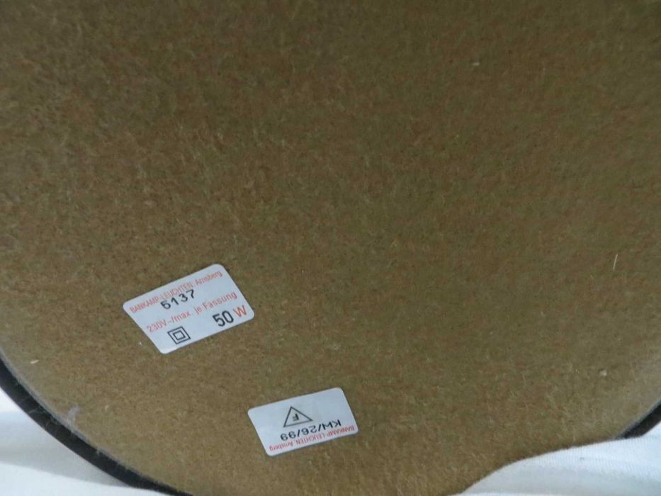 Масивна регулируема настолна лампа с въртящо рамо