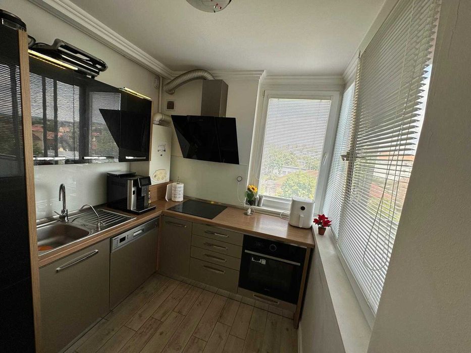Apartament elegant 2 camere, bloc nou (ARED), etaj 3, complet mobilat si utilat, balcon amenajat, PARCARE PRIVATA inclusa in pret - 159000 Euro