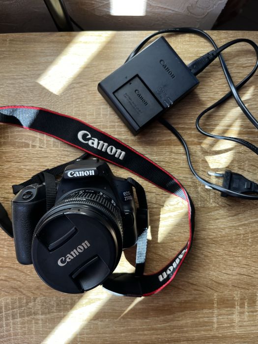 Canon 250D - фотоапарат