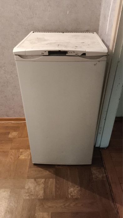 Холодильник работает Б/у
