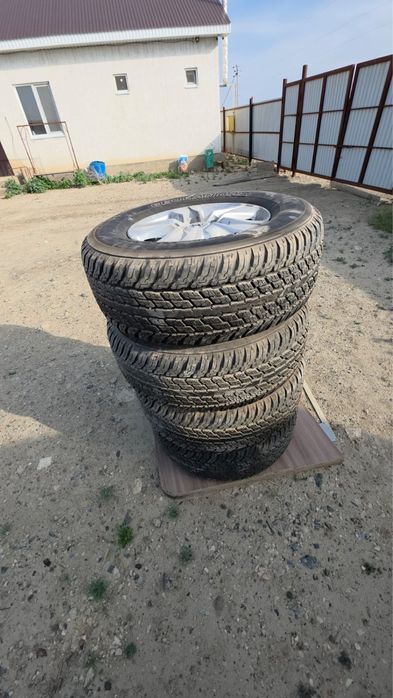 Автошины 285/65 R17 с дисками оригинал TLC100