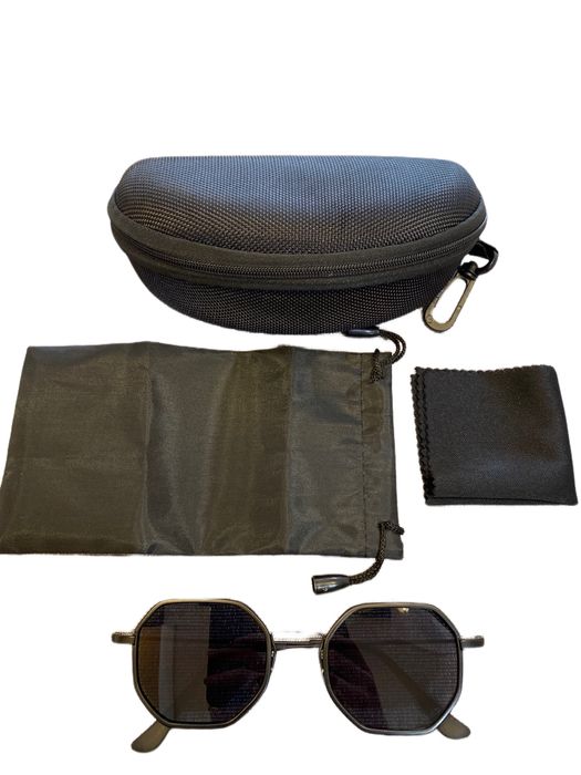 Очила с кутия, платнено джобче + микрофибърна кърпичка.