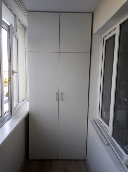 Полка, стеллаж балконға