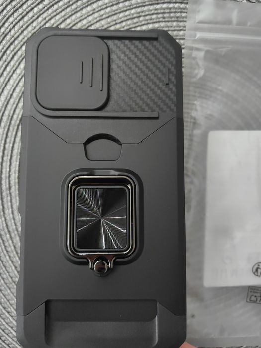 Продавам Case за Iphone 16pro max (Heavy duty)