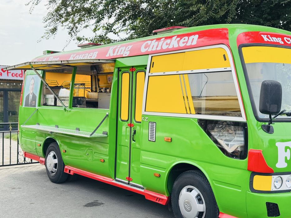 Фудтрак ресторан фастфуда на колесах