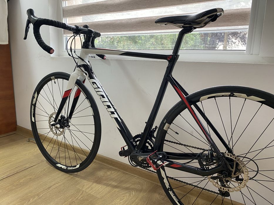 Bicicleta cursiera carbon Giant ML roti 29 impecabila 2x11 viteze