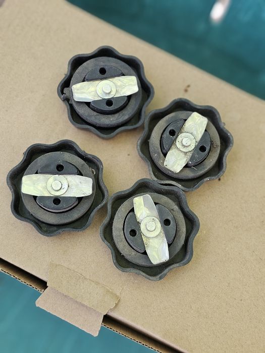 Lampa Dacia 1300 si Buson umplere ulei.