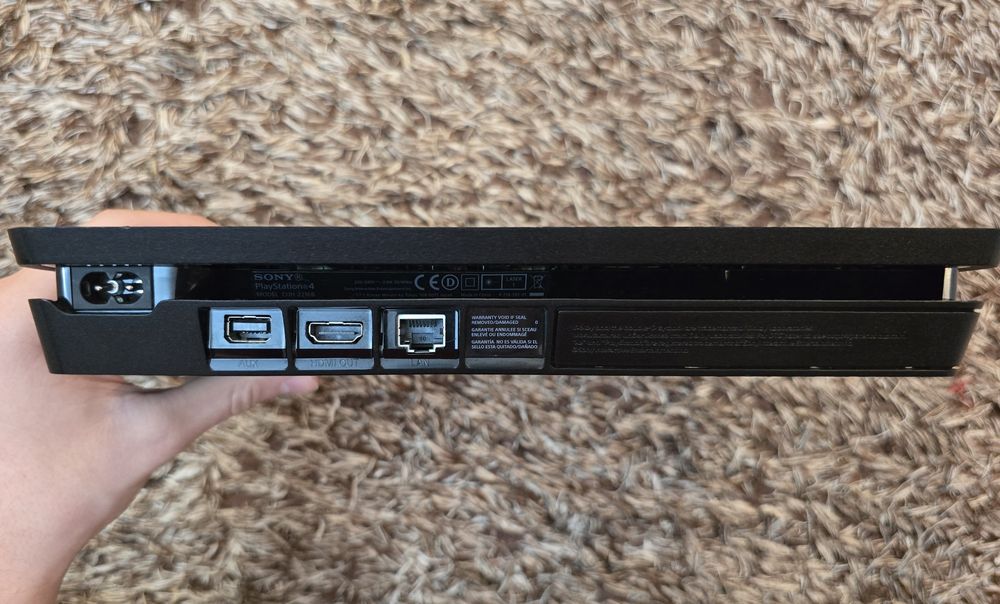 PS4 Slim 1 TB cu 2 controllere si 6 jocuri ( PlayStation 4 Slim )