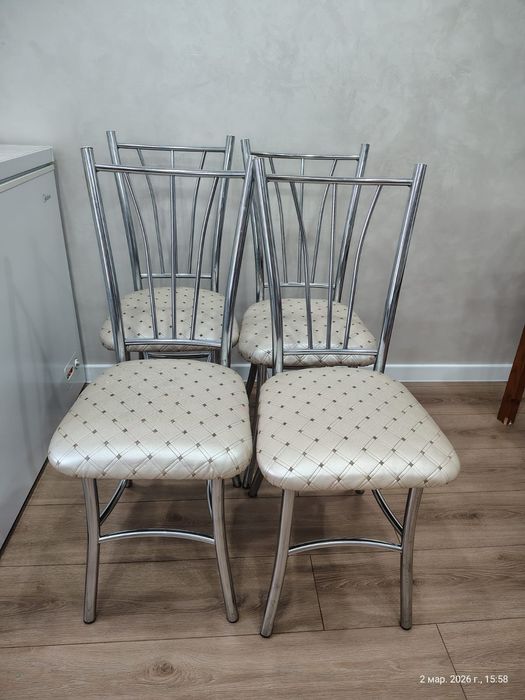 Столы и детский стул продам срочно