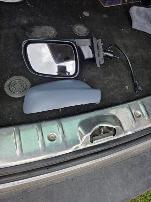 Чисто ново дясно огледало за Peugeot 307 SW (с датчик, жилно задвижване)