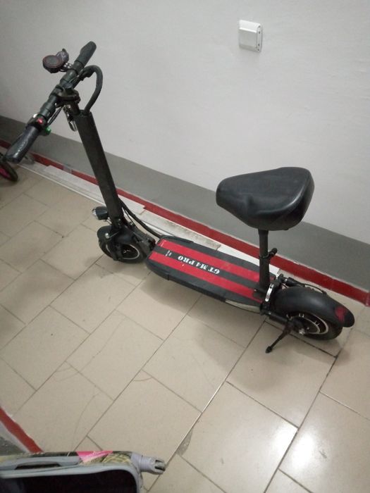 Продам электросамокат