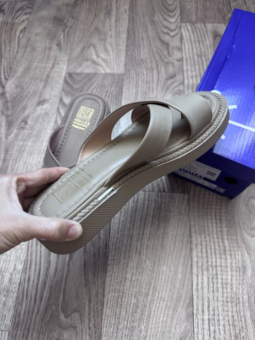 Продам женские тапочки через палец