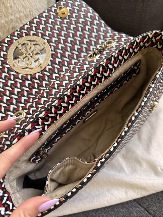 Оригинална чанта Guess