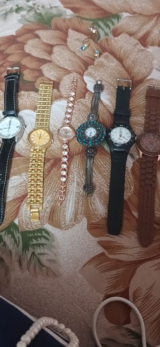 Продам женские часы