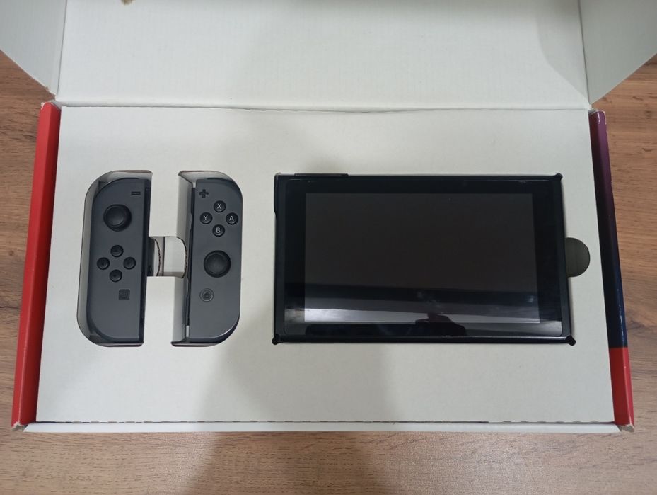 Nintendo Switch серый в отличном состоянии