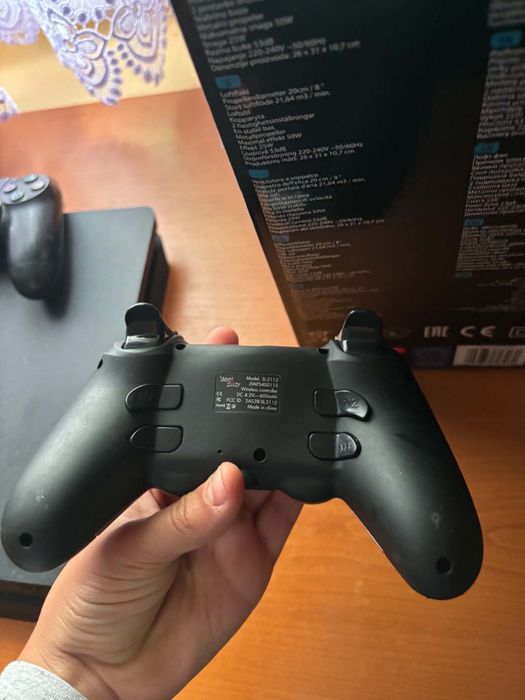 De vânzare PlayStation 4 slim in stare buna