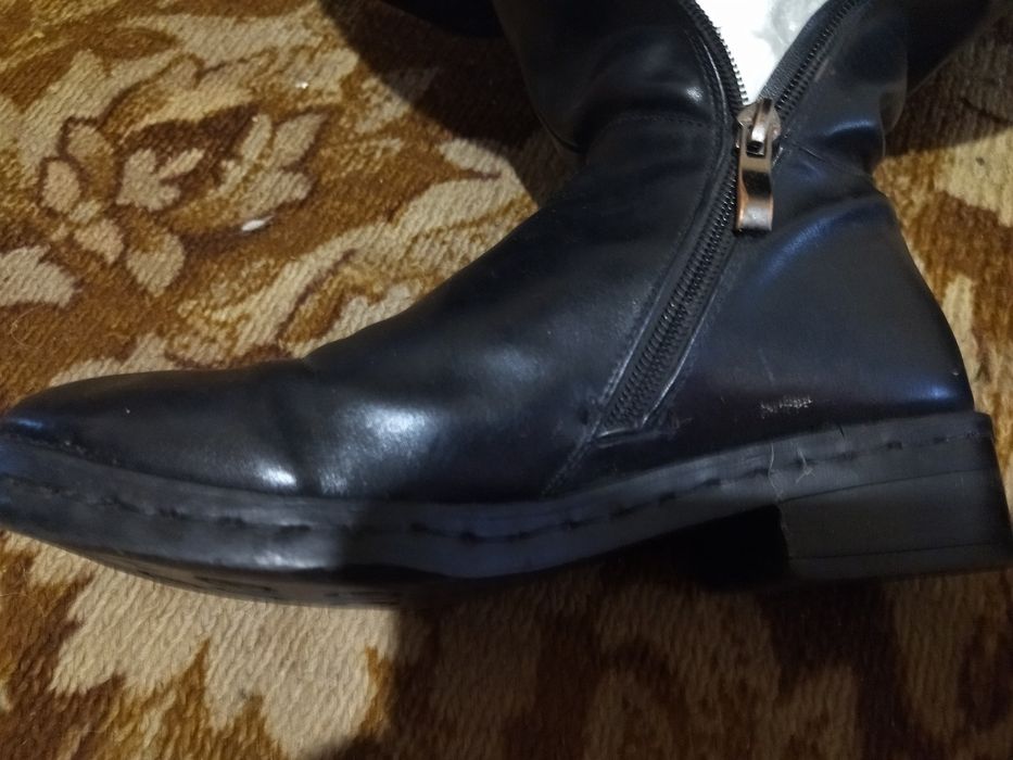 Продам новые женские сапоги