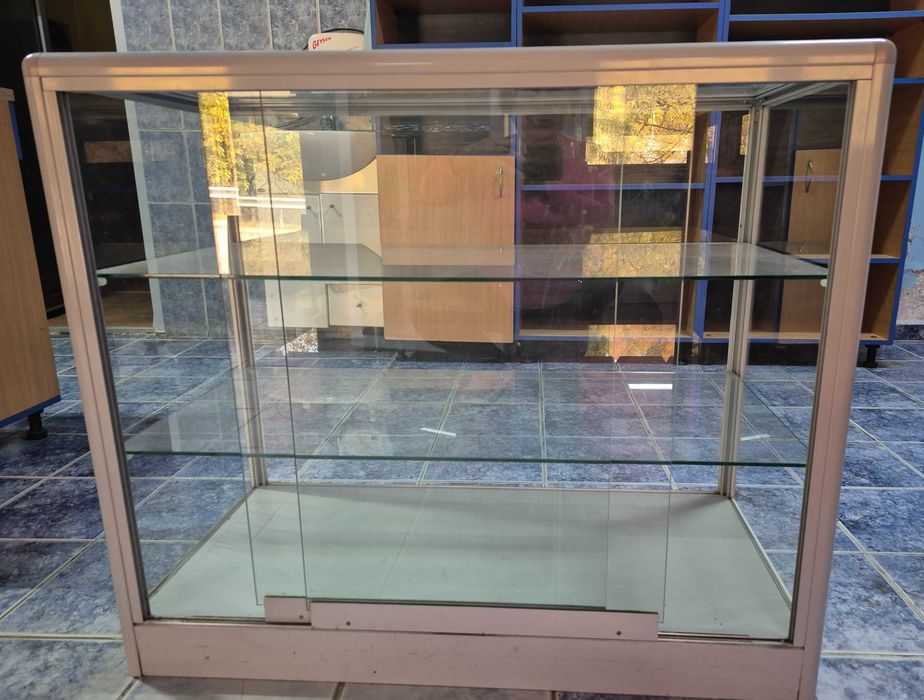 Mobilier  spațiu  comercial