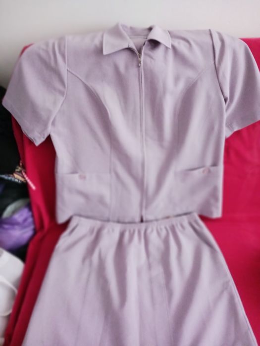 Дамски костюм бледо лилав цвят.Голям размер.