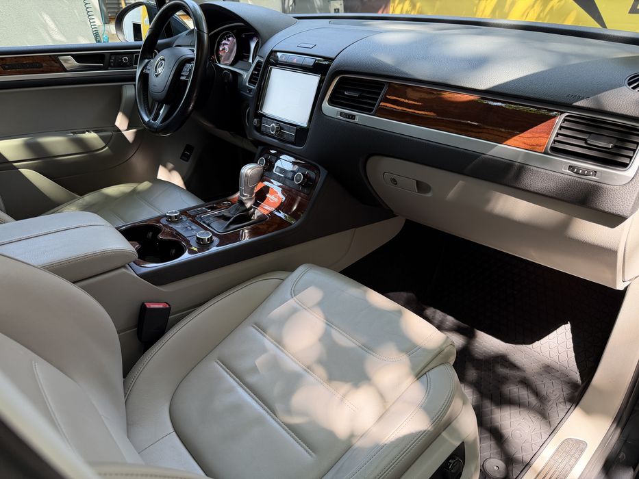 VW Touareg 3.0 Hybrid | Suspensie Pneumatică | Dynaudio | Keyless | 11.490 €