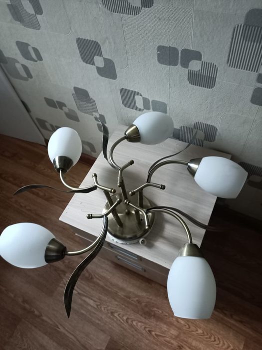 Продам красивую люстру