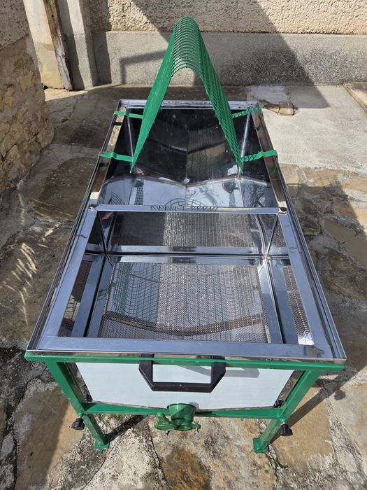 Вана и центрофуга за вадене на мед