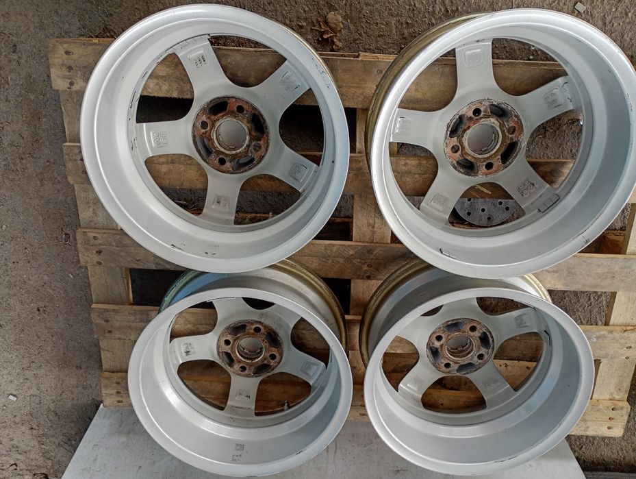 Топ състояние BROCK 15-4x100 et46 6j Toyota Yaris