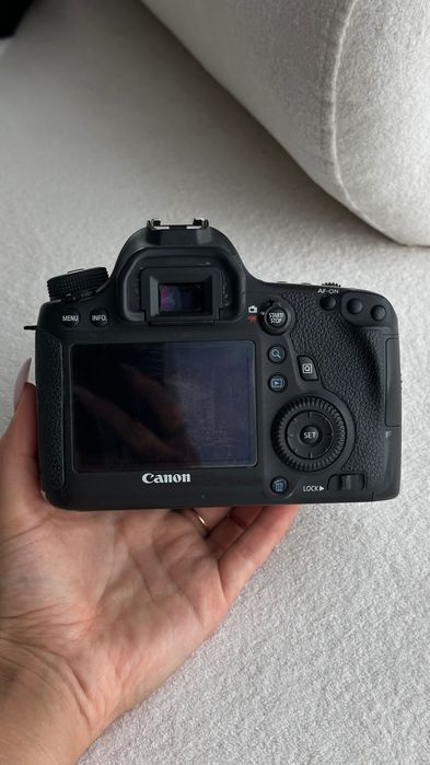 Продам фотокамеру Canon 6D