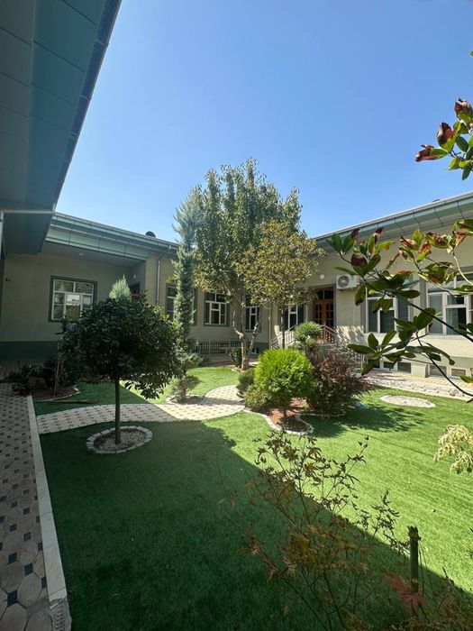 Uchastka 10 sotix 9 ta xona 3 ta sanuzel to’liq yer to’la