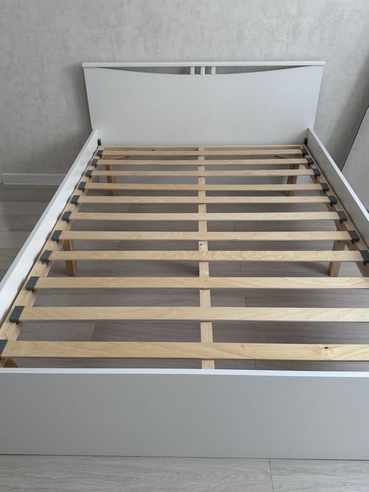 Продам кровать,белая