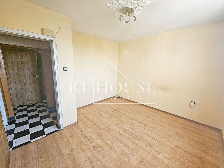 Продава се Тристаен апартамент в Варна, Левски - 95 кв.м за 1642 €/кв.м - Снимка #5