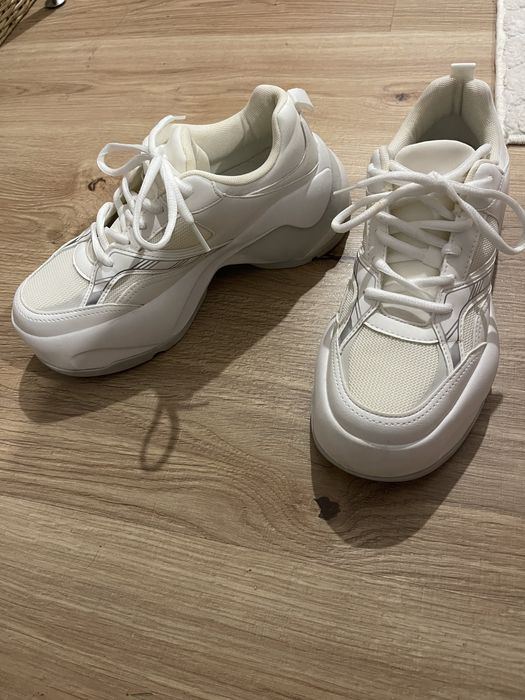 Бели маратонки/кецове Zara на платформа