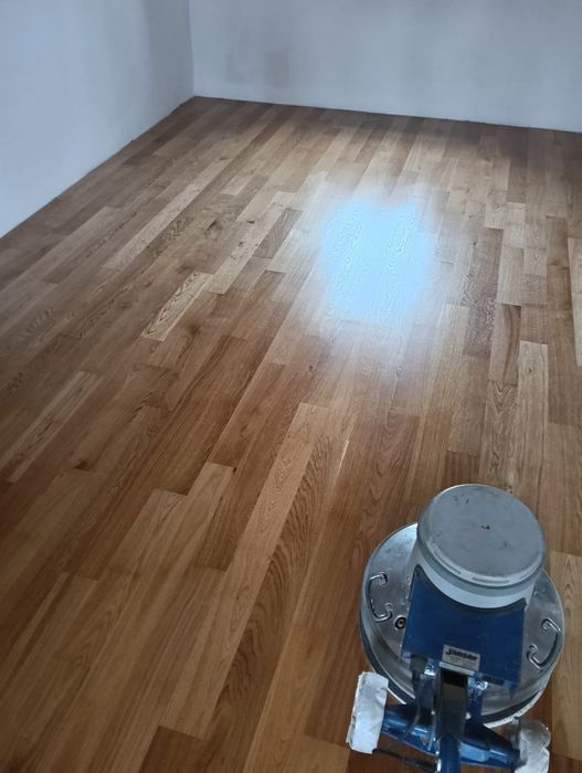Raschetare Reconditionare Chituire  slefuire Lacuire parchet  lemn masiv/Fara Praf