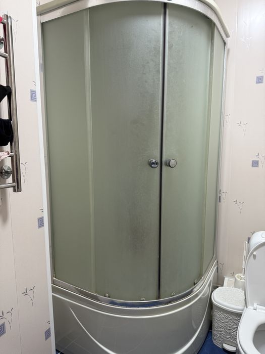 Душевая кабина , размер 90/90