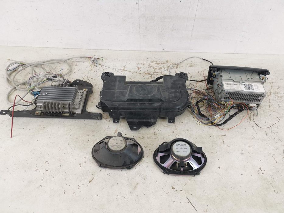 Amplificator Audio Cu Subwoofer Si Unitate Radio Mazda  3 BK 2003 2004