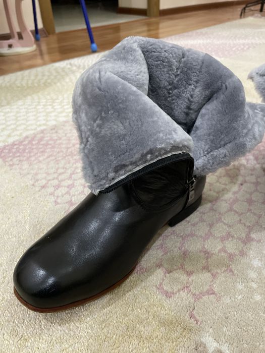 Продам кожанные сапоги.