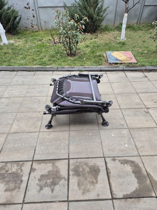 Vând pat pescuit pliant model xxl calitativ . Schimb  cu jante bmw