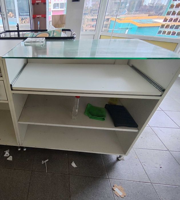 Шкафове за магазин