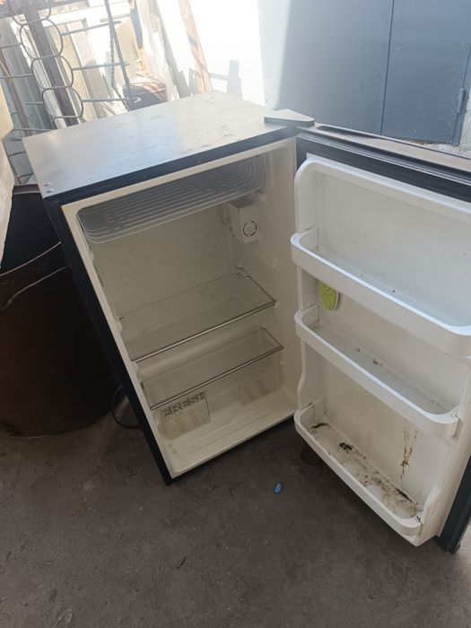 Продаю маленький холодильник