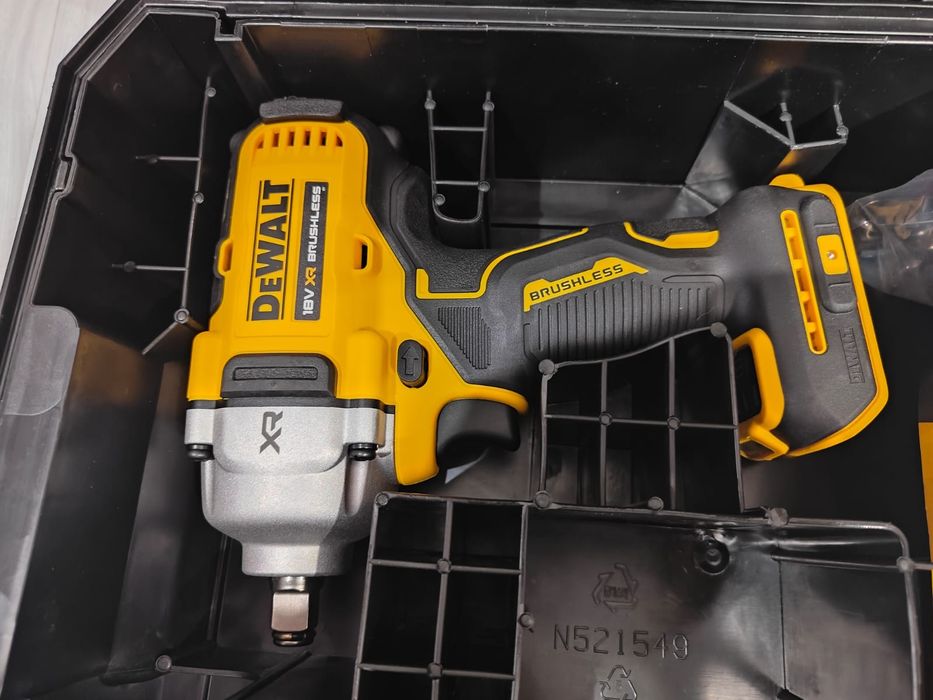 Impact Dewalt DCF891NT 18V fara acumulator si incarcator
