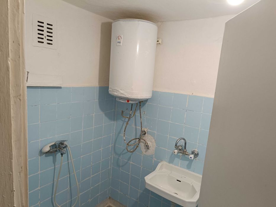 Дава се под наем Ателие в Добрич, Градска болница - 15 кв.м за 127.5 € - Снимка #5