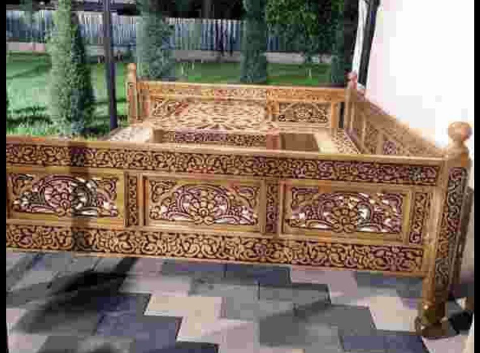 Топчан из ореха новый ручная работа