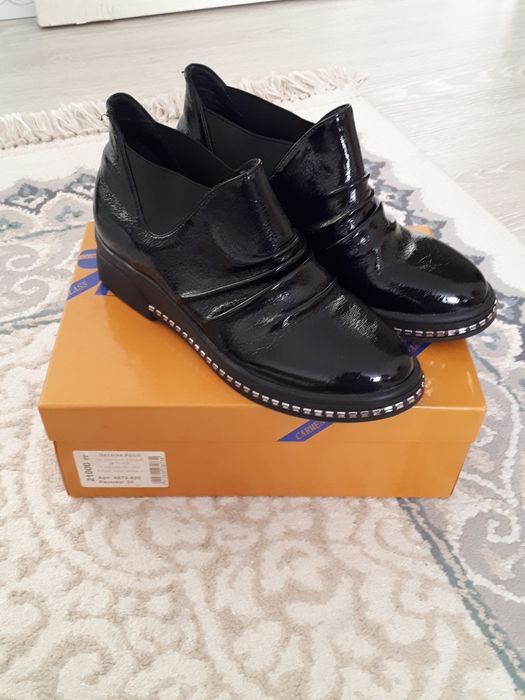 Продам ботинки лак. кожа