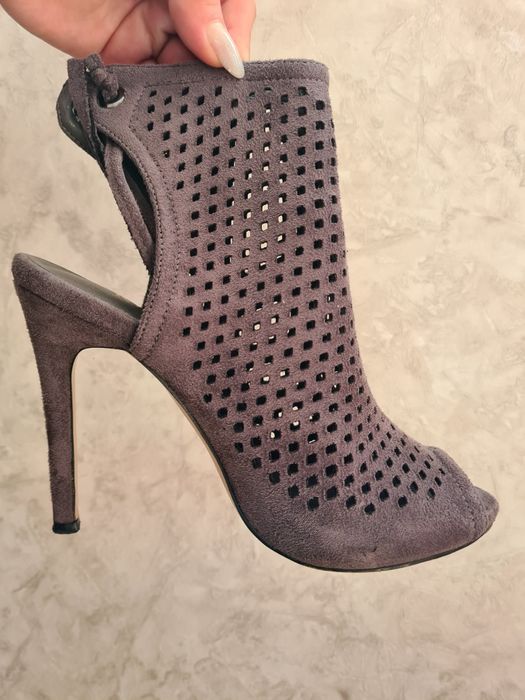 Продам босоножки