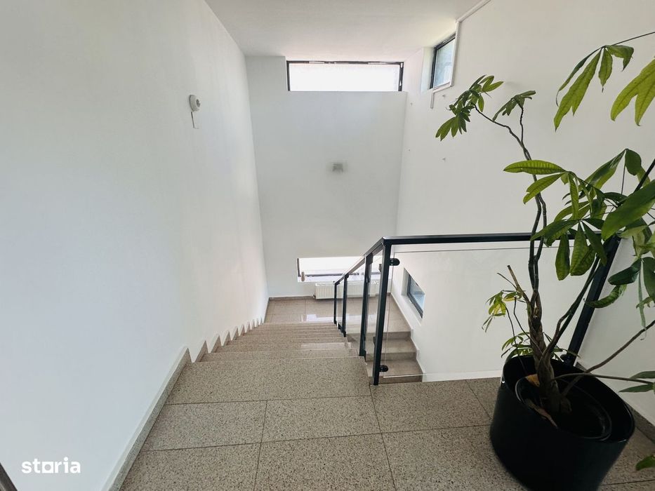Cladire birouri si spatiu comercial , 830 mp constr, 15 locuri parcare