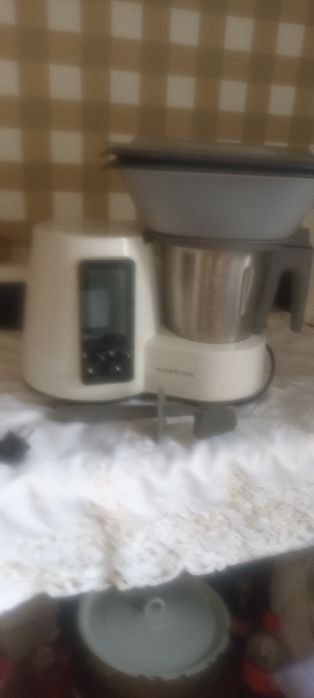 Машина комбайн варит