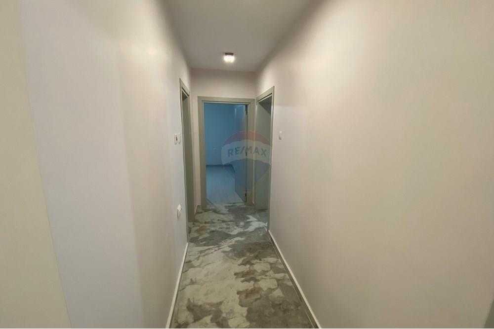 Продава се Тристаен апартамент в Разград, Център - 99 кв.м за 1808 €/кв.м - Снимка #5